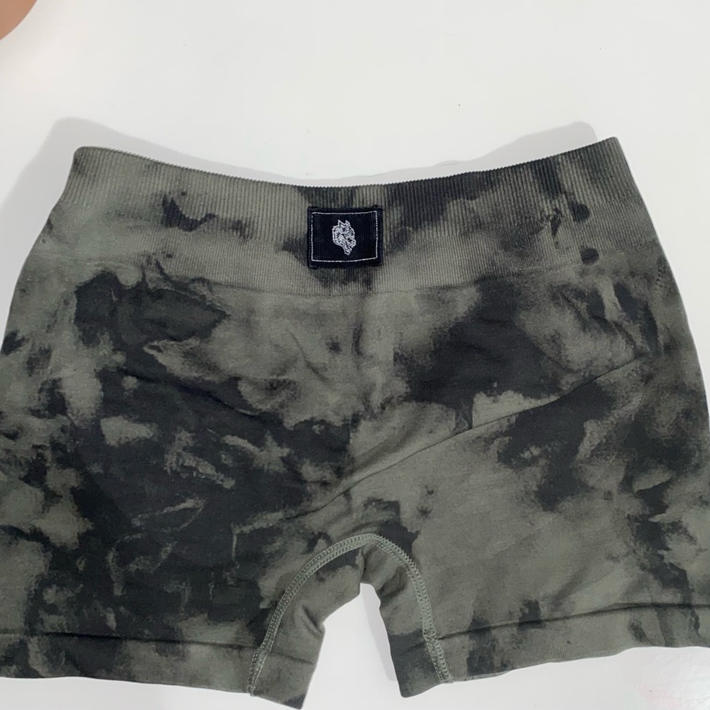 She Darc Sport seamless Katya shorts in Marble Cactus color